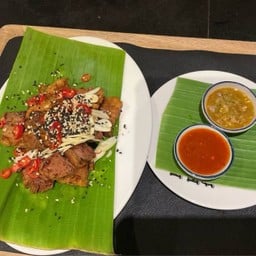 หมูกรอบทอดน้ำปลา