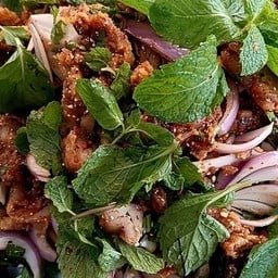 ยำไก่กรอบ