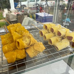 เกี๊ยวฮอทดอกแดง