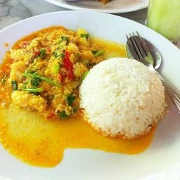 ข้าวราดผัดผงกะหรี่