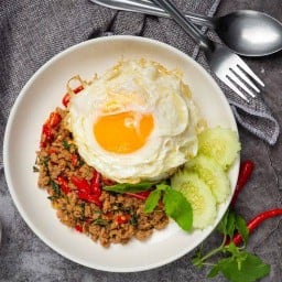 ครัว 3 อ. ก๋วยเตี๋ยวและอาหารตามสั่ง ริมกก