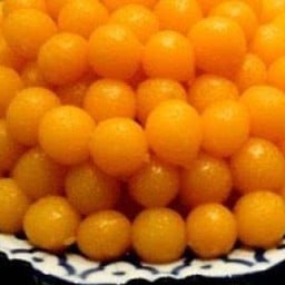 ร้านขนมไทยคุณยายตลาดโต้รุ่ง