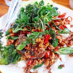 ข้าวไข่เยี่ยวม้ากระเพรากรอบ