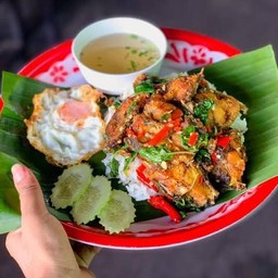กะเพราปลาดุก (กะเพราถาด)
