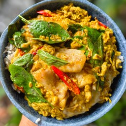 ข้าวหน้าไข่ข้นห่อหมกเนื้อปลากะพง