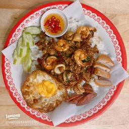 กะเพราไข่เยี่ยวม้า (กะเพราถาด)