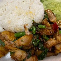 ข้าวผัดกะเพราคอหมูย่าง