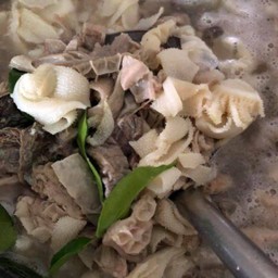 ต้มแซ่บเครื่องในเนื้อ