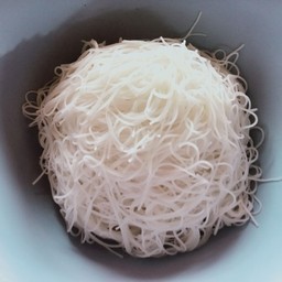 เส้นหมี่ขาวลวก