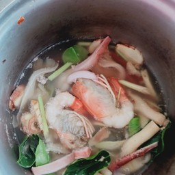 ต้มยำทะเล รวมมิตร
