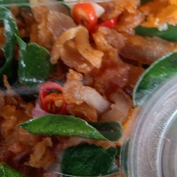 ไก่ทอดคั่วซอสกระเพรา+ไข่ดาว+ข้าวสวย