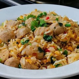 ข้าวผัดลูกชิ้น