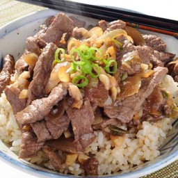 ข้าวหน้าเนื้อพรีเมี่ยม