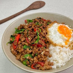กระเพราหมูสับ泰式打抛饭