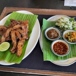 คอหมูย่างคลุกแจ่ว