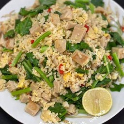 ข้าวผัดหมูยอ