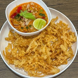 ยำเห็ดเข็มทองทอด🍄