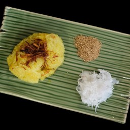 ဆီထမင်း ข้าวเหนียวเหลืองหน้ามะพร้าว Turmeric Sticky Rice