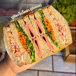 เบอร์เกอร์แซนด์วิชใส่ใจ. ร้านเดียว หน้าตลาดพระอินทร์