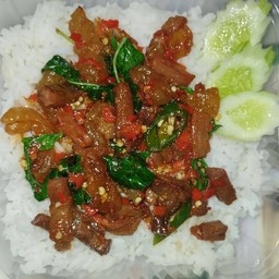 ผัดกะเพราเนื้อแดดเดียวราดข้าว