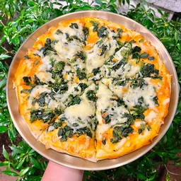 พิซซ่าผักโขมอบชีส