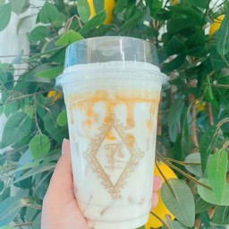 นมสดคาราเมลเย็น