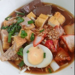ก๋วยจั๊บหมูน้ำพะโล้