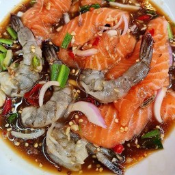 ยำข้าวโพด กุ้งสด+แชลม่อน