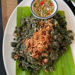ไข่ผำคั่วหมูสับใส่ไข่