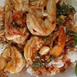 กะเพราหมูสับ +กุ้ง.ราดข้าว