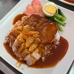 ข้าวหมูแดงหมูกรอบ+ไข่