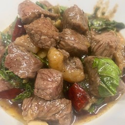 กะเพราเนื้อติดมันราดข้าว