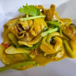 หมึกผัดผงกะหรี่