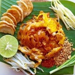 ผัดไทยหมูยอ