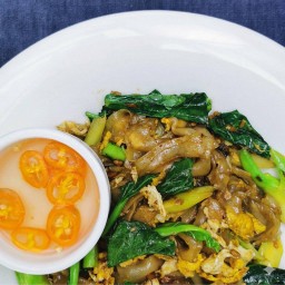 เส้นใหญ่ผัดซีอิ๊ว มังสวิรัติ