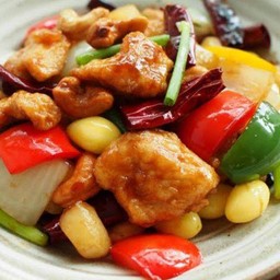 อกไก่ทอดคั่วซอสเปรี้ยวหวานใส่เม็ดมะม่วงหิมพานต์