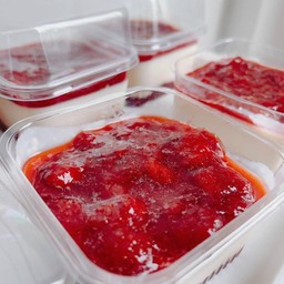 พุดดิ้งสตอเบอร์รี่นมสด