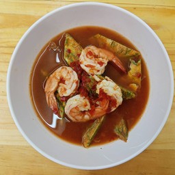 แกงส้มไข่ทอดชะอมกุ้ง