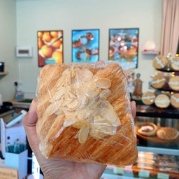 ครัวซองต์อัลมอนด์