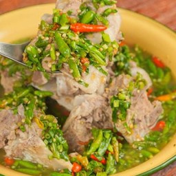 ยำร้อยล้าน by เจ้เนย ปลาร้านัวๆ