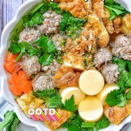 ต้มจืดไข่น้ำเต้าหู้หมูสับวุ้นเส้น