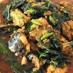 ငါးခူရွက်ယိုရွက်ဟင်း  CATFISH WITH NONI LEAVES CURRY