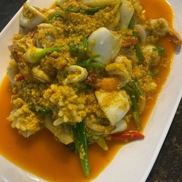 ผัดผงกะหรี่ทะเล