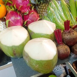 มะพร้าวสดลูก Fresh coconut