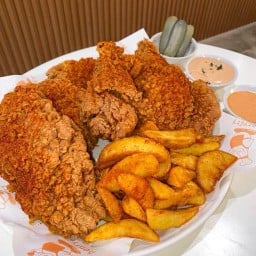 Henryfry Fried Chicken ไก่ทอด Emsphere