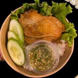 ข้าวสะโพกไก่ต้มน้ำปลา