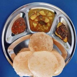 အာလူးပူရီ PUFFY POORI WITH POTATO CURRY