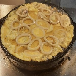 หมึกทอดกระทะร้อน