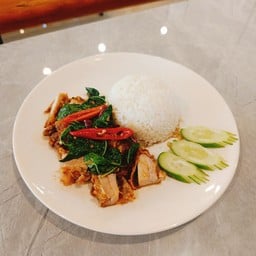 ข้าวกะเพราะไก่กรอบ