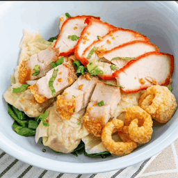 เกี๊ยวกุ้งน้ำหมูแดงหมูกรอบ